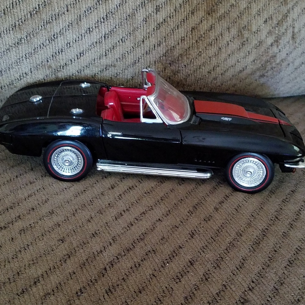 1967 metal Corvette car
